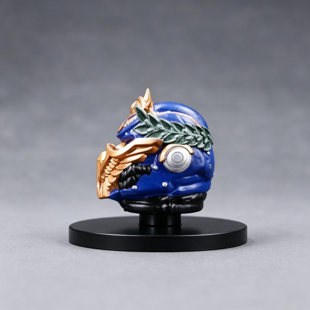 Custom Roboute Guilliman Primarch Helmet Head Sculpt - Eagle Mask & Iron Halo