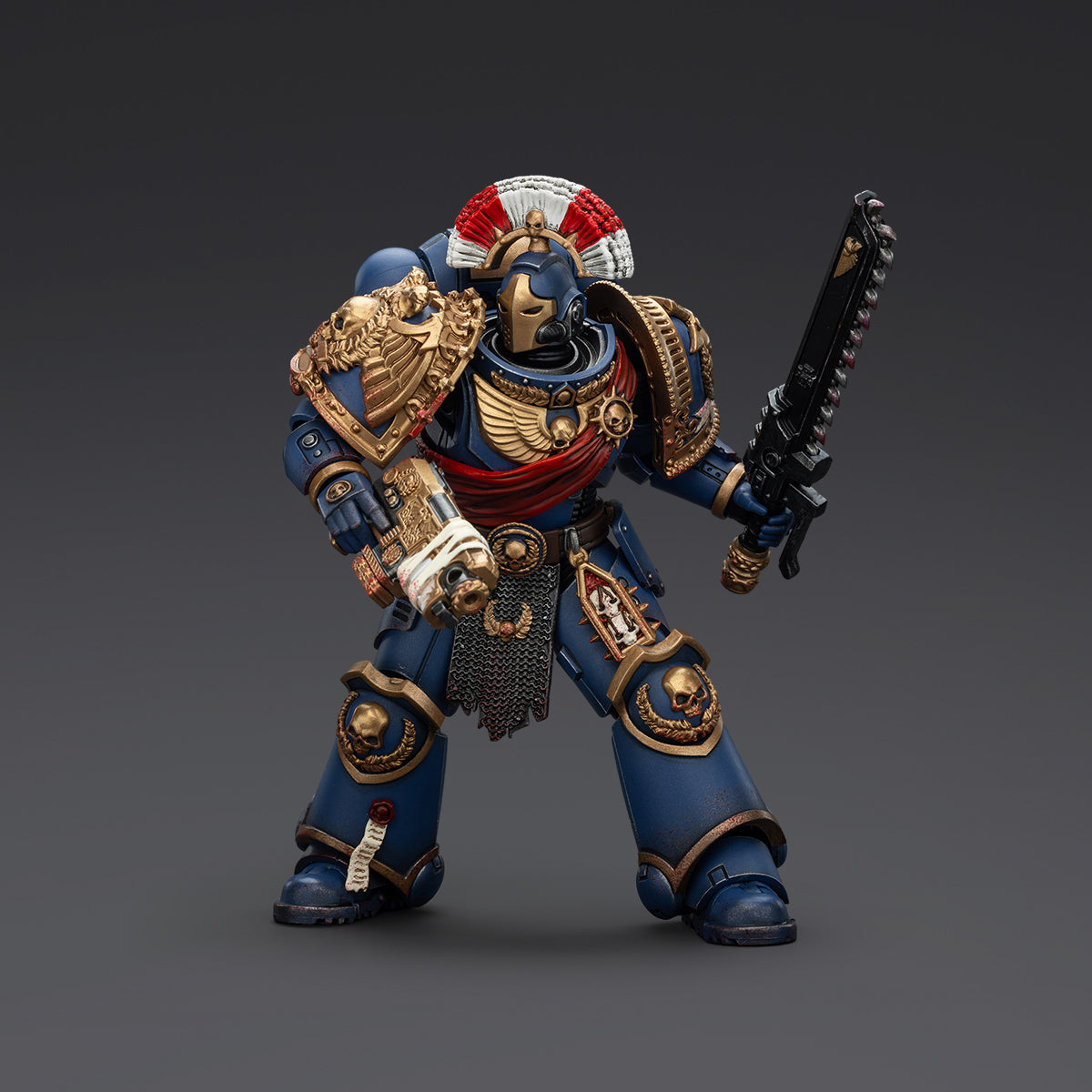 JoyToy Warhammer 40,000: Space Marine 2 Ultramarines Relic Secundus Armour with Artificer Bolt Rifle,Chainsword and Bolt Pistol