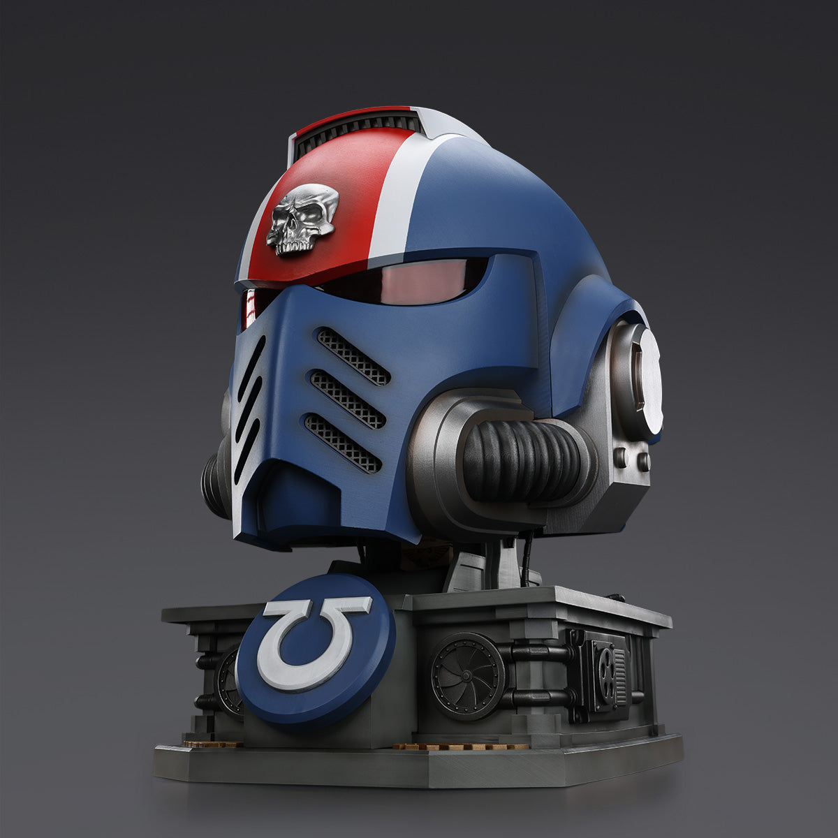 JoyToy Warhammer 40,000: Space Marine 2 Ultramarines Lieutenant Titus' MkX Helmet & Display Stand