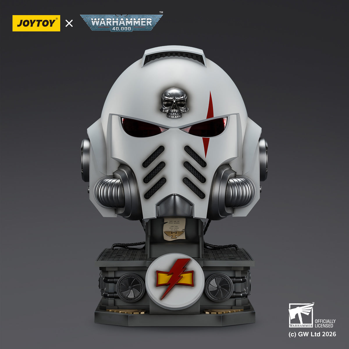 JOYTOY Warhammer 40,000 - White Scars MkX Helmet & Display Stand