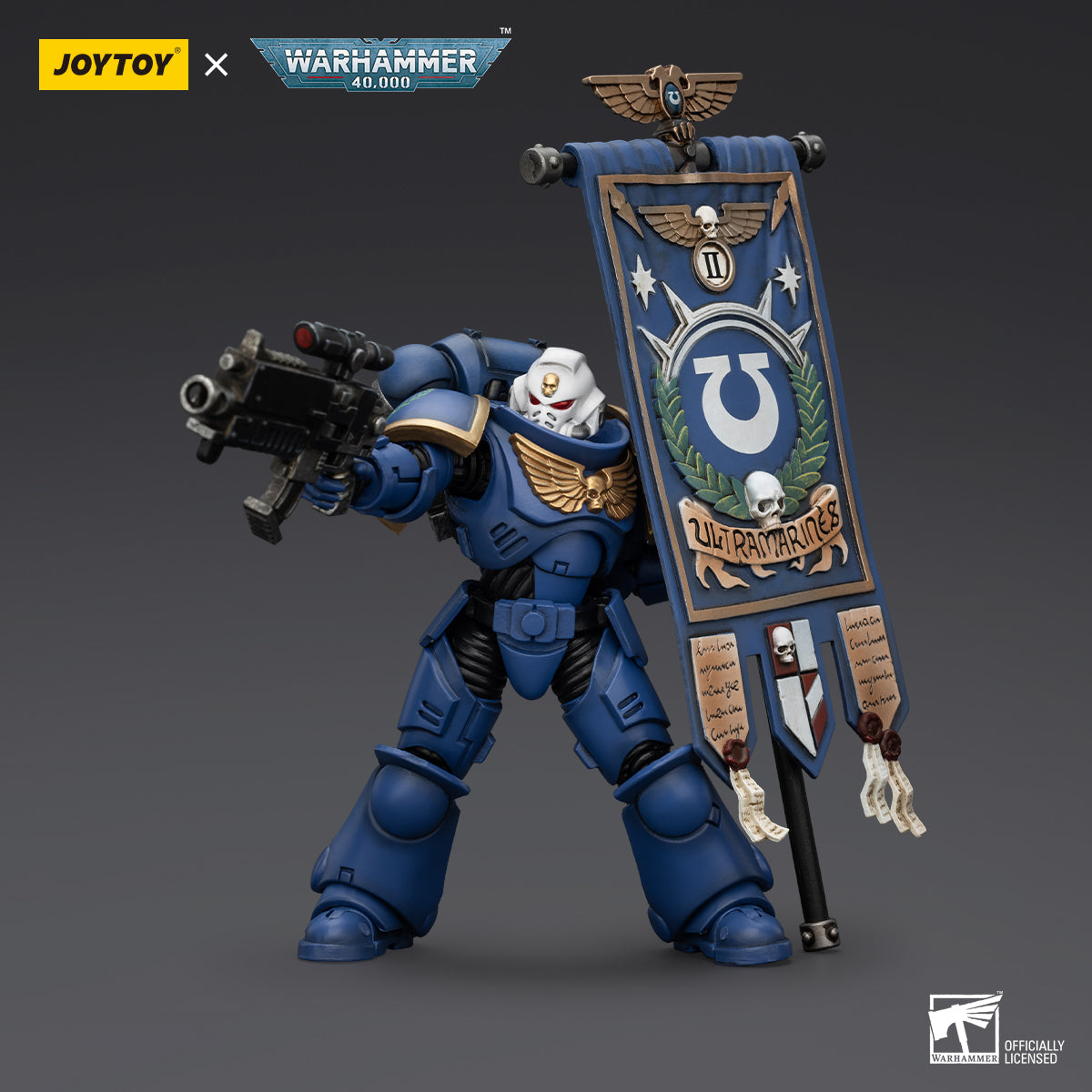 Ultramarines Primaris Ancient Posca in combat-ready pose, proudly holding the banner high while preparing to lead his brothers into battle. The banner’s design marks Posca’s status as a key figure within the Ultramarines chapter.