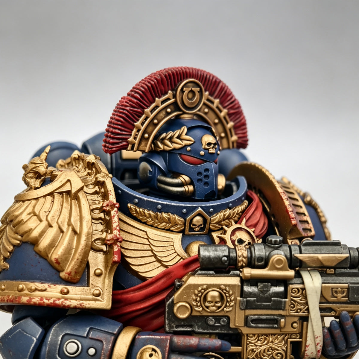 Custom Ultramarines Centurion Helmet with Transverse Crest - 1/18 Action Figure Upgrade