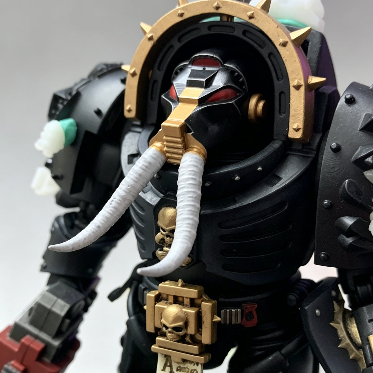 Custom Black Legion Chaos Terminator Tusked Helmet - 1/18 Action Figure Head Sculpt Upgrade
