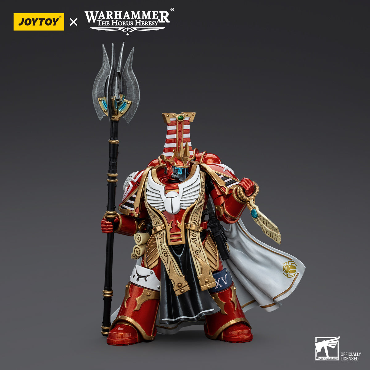 Side view of Thousand Sons Librarian Consul, showcasing the Librarian’s profile. The psychic staff is held at an angle, and the armor’s fine details are highlighted.